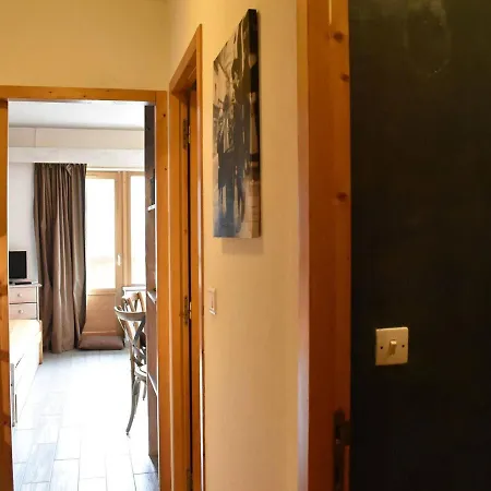 Cosy Au Pied Des Pistes A Meribel - Balcon, Tv, Animaux Acceptes, A 100 M ! - Fr-1-180-30